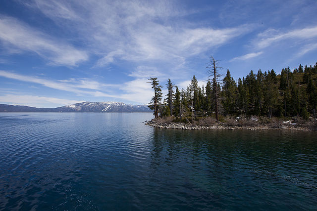  Lake Tahoe. By Lara Farhadi, Wikimedia.org 
